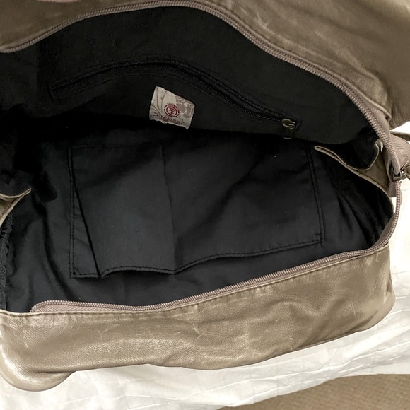 Vintage Element Shoulder Bag - Picture 6 of 6